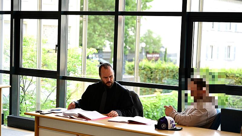 Rechtsanwalt Christian Barthelmes und der Angeklagte