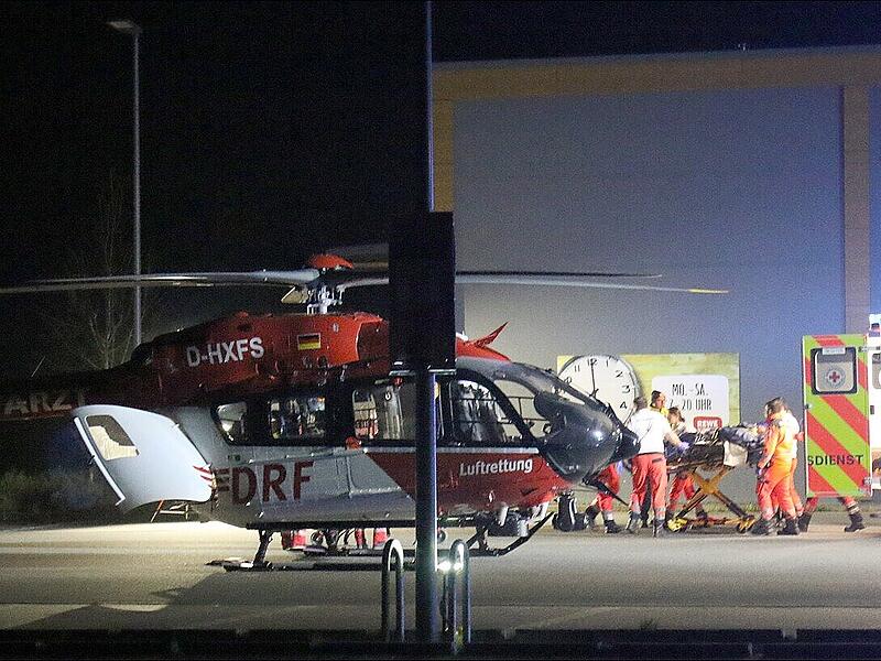 In der Nacht ist in Sonnefeld ein Brand ausgebrochen.  Viele Rettungskr&auml;fte r&uuml;ckten aus, auch ein Heli.