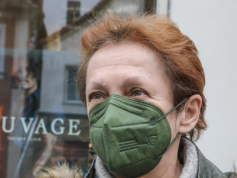 Die Forchheimerin Heidi Erlwein will die Maske beim Einkaufen aufbehalten.Forchheim & Fr&auml;nkische Schweiz