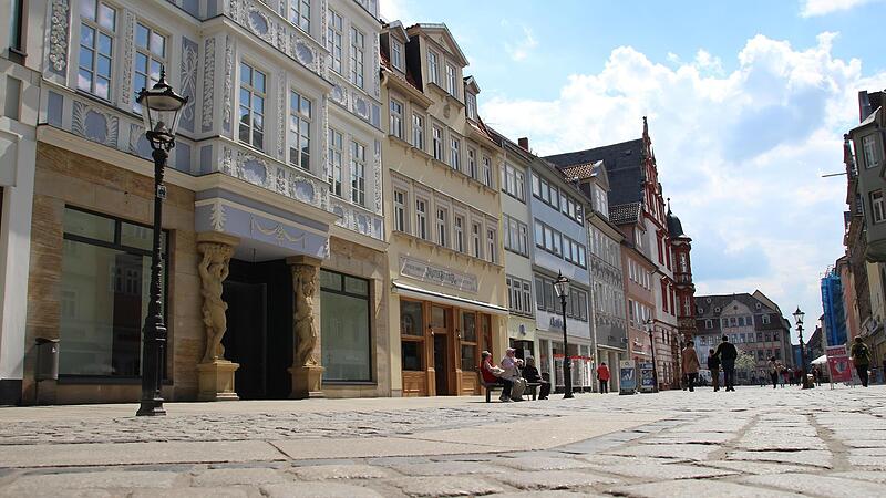 Die Spitalgasse in Coburg an einem Mittwochnachmittag. Zu den markantesten Leerst&auml;nden geh&ouml;rt links im Bild das ehemalige Weka-Kaufhaus, das zuletzt von C & A genutzt worden war.