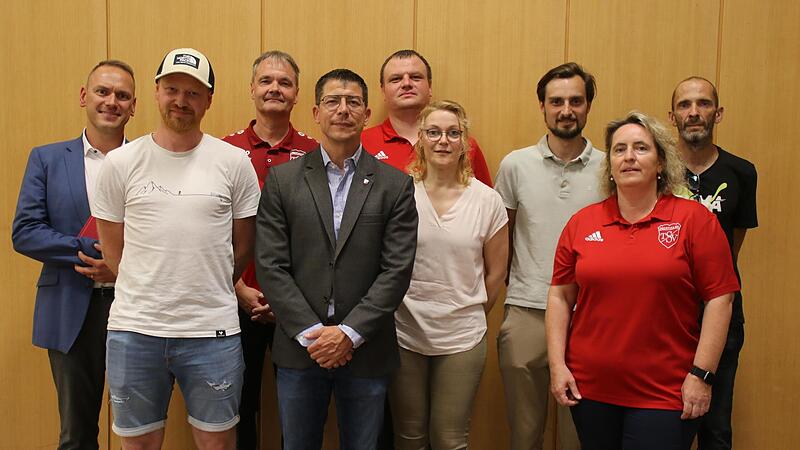Neuer Vorstand (von links) Bürgermeister Mario Götz, Patrick Wehner, Frank Mersdorf, Matthias Hüttl, Stefan Müller, Silvia Zeier, Simon Schottdorf, Sonja Kamperdicks und Yves Schultz
