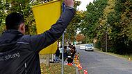 Bei diesem Verkehrserziehungsprogramm lernen Schulkinder praxisnah den Zusammenhang zwischen Reaktions-, Brems- und Anhalteweg. Bei diesem Verkehrserziehungsprogramm lernen Schulkinder praxisnah den Zusammenhang zwischen Reaktions-, Brems- und Anhalteweg.