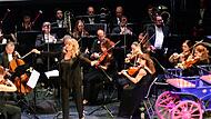 In einer szenischen Auff&uuml;hrung mit Chor und Orchester auf der B&uuml;hne leitete Ljubka zu Guttenberg in der Dr.-Stammberger-Halle eine eindrucksvolle Auff&uuml;hrung von Pietro Mascagnis &bdquo;Cavallaria Rusticana&ldquo;.Stephan Herbert Fuchs