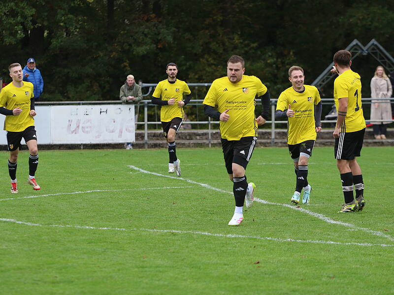 Christian Manicki (Mitte) – hier auf einem Archivbild –  traf für Wimmelbach kurz vor Schluss  zum 3:3. Insgesamt  war er bereits 15-mal erfolgreich.