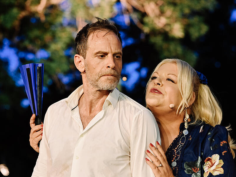 Bald auch als Open Air in Coburg: Julian Weigend (links) und Tine Wittler im &bdquo;Jedermann&ldquo;.