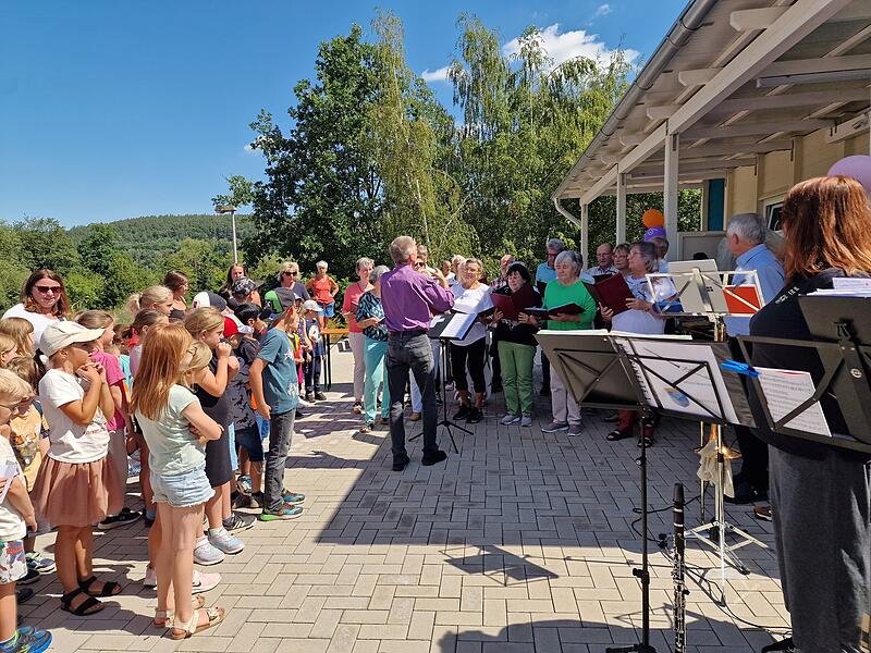 Er&ouml;ffnungsfestTante-Enso-Laden in PremichEr&ouml;ffnungsfestTante-Enso-Laden in Premich