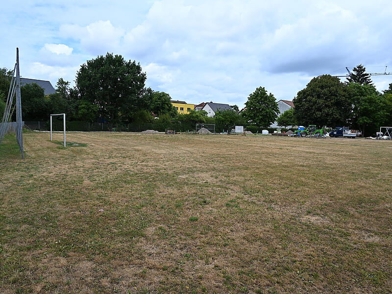 Kita BurkForchheim & Fränkische Schweiz Hier auf dem Sportplatzgelände könnte die Kita entstehen. Wie groß, ist noch unklar.