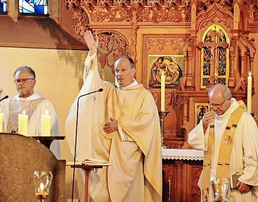 Beim Jubiläumsgottesdienst: von links Pfarrer und Dekan Lars Rebhan, Pfarrer Michael Schüpferling und Domkapitular Martin Emge.