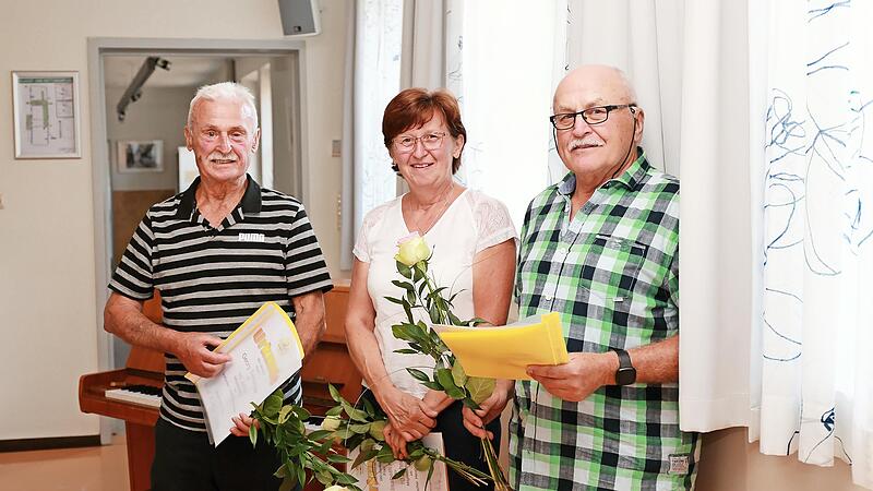 Georg Seeberger, Elisabeth Kress und Moritz Bucher wurden beim Volkschor geehrt.