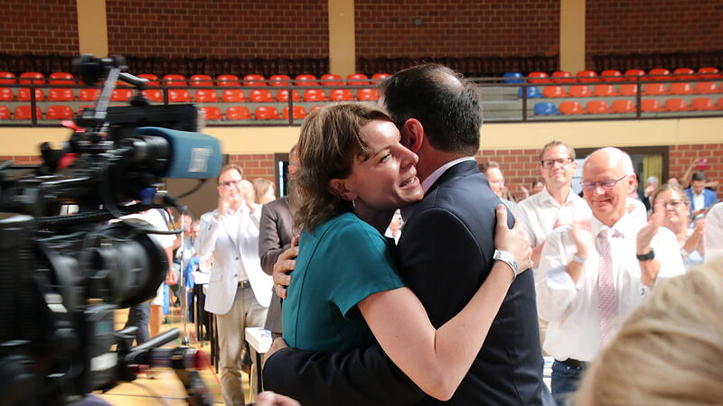 Emmi Zeulner gratuliert Martin Sch&ouml;ffel