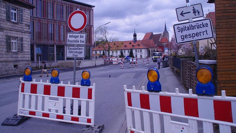 Nur Anlieger dürfen noch in den Bereich bis zum Backhaus Müller einfahren. Nur Anlieger dürfen noch in den Bereich bis zum Backhaus Müller einfahren.