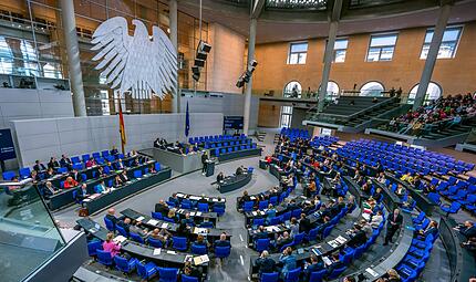 Der Staat muss endlich Reformen &ndash;  Gesundheit, Rente, Energiepolitik &ndash;  auf den Weg bringen, die ein bisschen Sicherheit f&uuml;r die Zukunft geben. Das meint Redakteurin Stephanie Sartor.