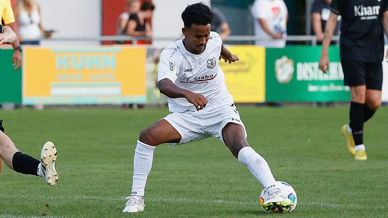 Michaele Mehari vom TSV Lengfeld (Archivbild von August) f&uuml;hrt aktuell mit 23 Treffern die Torj&auml;gerliste der Kreisliga W&uuml;rzburg 1 an.