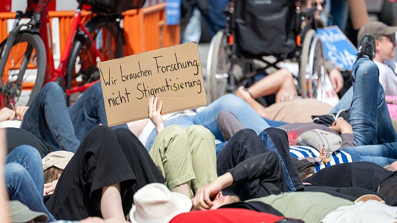 &laquo;Liegend-Demos&raquo; zum &laquo;International ME/CFS Awareness Day&raquo;