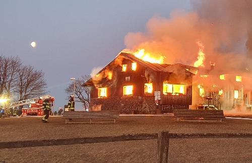 Eine besondere Herausforderung f&uuml;r die Feuerwehr war der Brand der Kissinger H&uuml;tte.