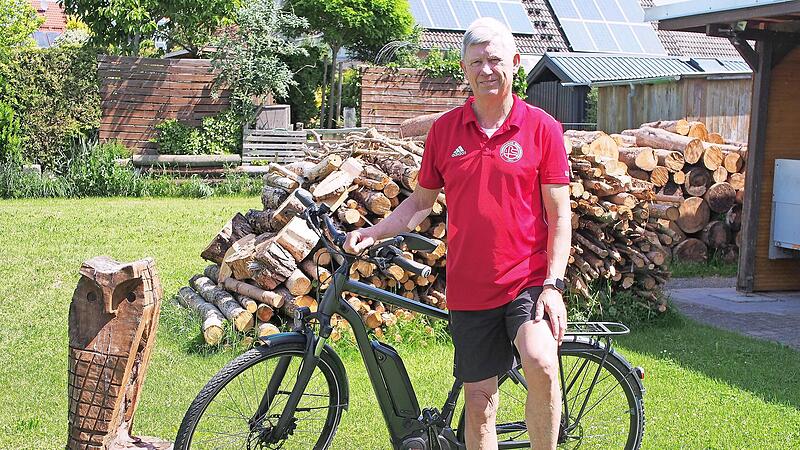 Das Bild zeigt den leidenschaftlichen Sportler Georg &bdquo;Schorsch&ldquo; B&uuml;lling in seinem Garten.