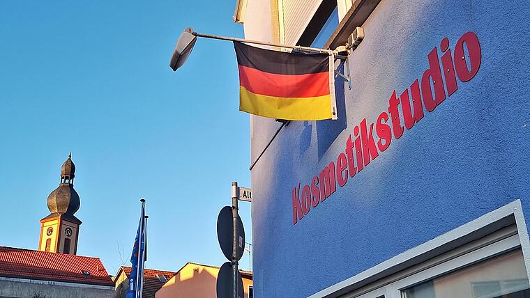 Nettes Detail: Diese Fahne wurde offensichtlich extra zur Bundestagswahl in Bad Brückenau rausgehängt.