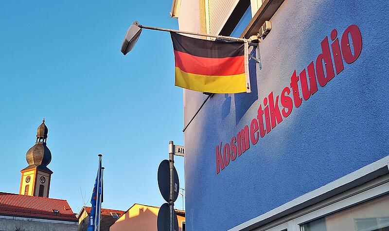 Nettes Detail: Diese Fahne wurde offensichtlich extra zur Bundestagswahl in Bad Brückenau rausgehängt.