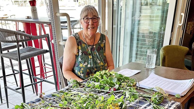 Die Heilkr&auml;uterexpertin Waltraud Zimmermann hielt einen Vortrag &uuml;ber Wildkr&auml;uter aus der Naturapotheke.