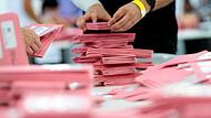 Bundestagswahl - Auszählung Briefwahl in Bayern