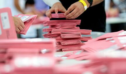 Bundestagswahl - Ausz&auml;hlung Briefwahl in Bayern