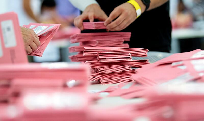 Bundestagswahl - Ausz&auml;hlung Briefwahl in Bayern