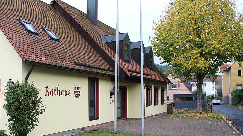 Das Investitionsvolumen in der Marktgemeinde Zeitlofs steigt stark an. Die Gemeinde wird sich in Zukunft verschulden m&uuml;ssen.