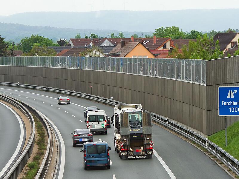 Lärmaktionsplan Bayern: Dormitzer HauptstraßeForchheim & Fränkische Schweiz Die Lärmschutzwände sollen den Autobahnlärm auf dem Asphalt lassen. Das reicht vielen Anwohnern nicht.