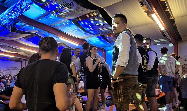 Auch 2025 stehen die Besucher auf den Bierbänken Auch 2025 stehen die Besucher auf den Bierbänken