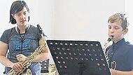 Spielen nach Noten: Saxofon ist eines der Instrumente, die man an der Musikschule Marktbreit lernen kann.