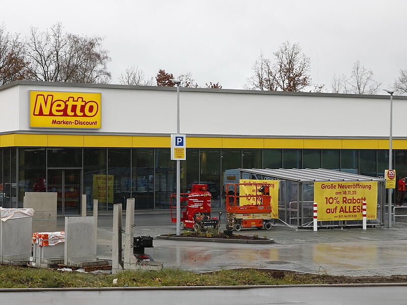 Am Montag ist der Parkplatz noch leer, am Dienstag ändert sich das jetzt.