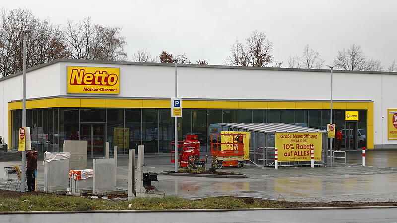 Am Montag ist der Parkplatz noch leer, am Dienstag ändert sich das jetzt. Am Montag ist der Parkplatz noch leer, am Dienstag ändert sich das jetzt.