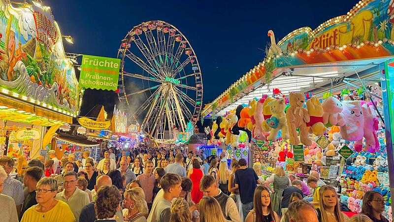 Das Kronacher Freischießen musste am 19. August gegen 23 Uhr wegen eines starken Unwetters geräumt werden Das Kronacher Freischießen musste am 19. August gegen 23 Uhr wegen eines starken Unwetters geräumt werden