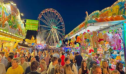 Das Kronacher Freischießen musste am 19. August gegen 23 Uhr wegen eines starken Unwetters geräumt werden Das Kronacher Freischießen musste am 19. August gegen 23 Uhr wegen eines starken Unwetters geräumt werden