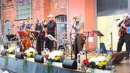 Es gibt 2024 ein Wiedersehen mit der Old Beertown Jazzband im Mönchshof. Unser Bild zeigt (von links) Conny Fischer, Wolfgang Schrepfer, Silke Krause (verdeckt), Daniel Hoffmann, Pit Brendel (verdeckt), Micha Winkler und Wolfgang Diehm.
