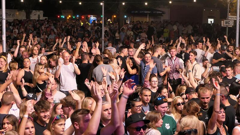 Ausgelassen gefeiert bis zur letzten Minute: Die Stimmung auf dem Sander Altmain-Weinfest sucht ihresgleichen.