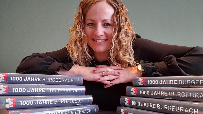 Stolz auf die Burgebrach-Chronik ist Herausgeberin Monika Riemer-Maciejonczyk, die auch als Autorin mitwirkte.