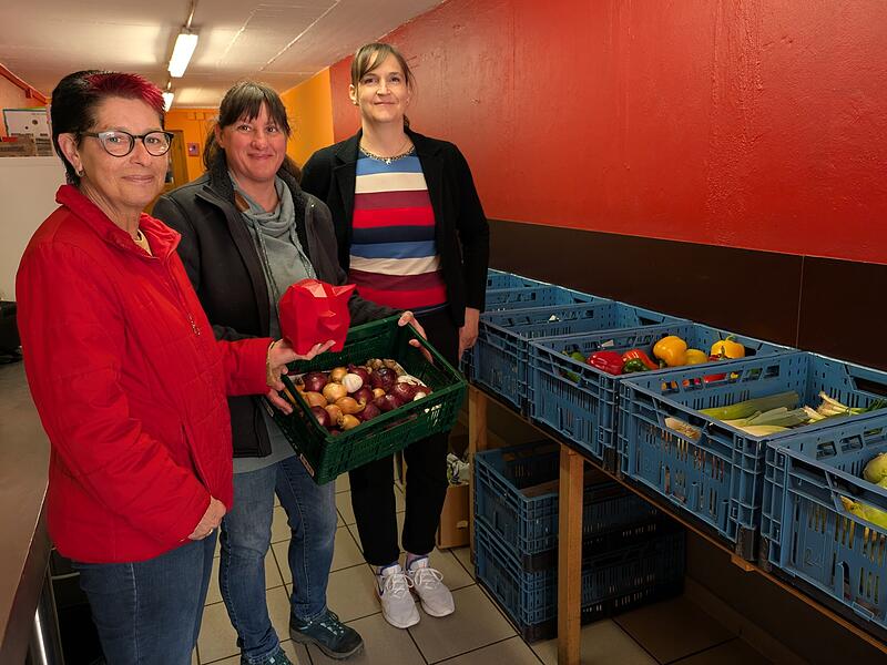 Freude bei der Tafel in Burgebrach: Franken helfen Franken spendet für Kühlwagen