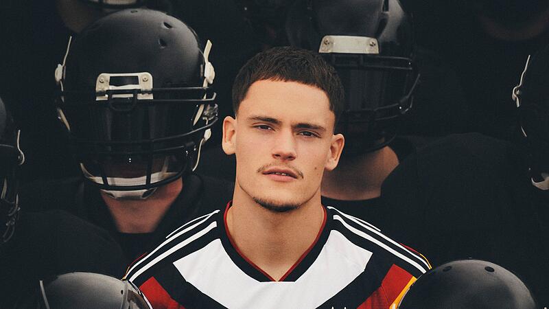 Nationalspieler Florian Wirtz hat mit den Hemhofen Gechers ein Werbevideo für das neue DFB-Trikot gedreht.