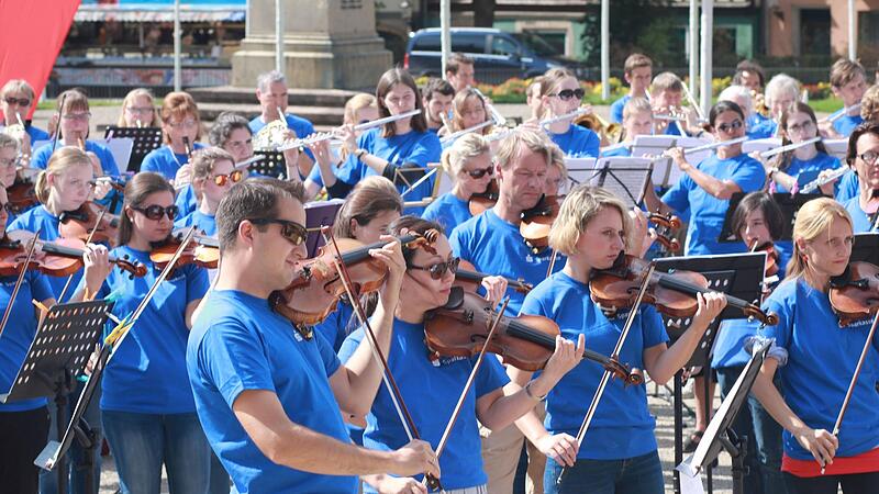 Ein Symphonic Mob findet am Samstag, 25. Juni, auf dem Schlossplatz statt. Alle Musikbegeisterten aus der Region sind eingeladen, daran mitzuwirken.