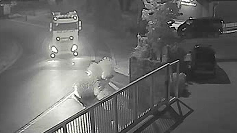 Amtsgericht Bamberg Diebstahl Lkw Strullendorf Forchheim Die Aufnahme einer Überwachungskamera im Gewerbegebiet Breitweidig in Forchheim-Süd zeigt den gestohlenen Lkw.