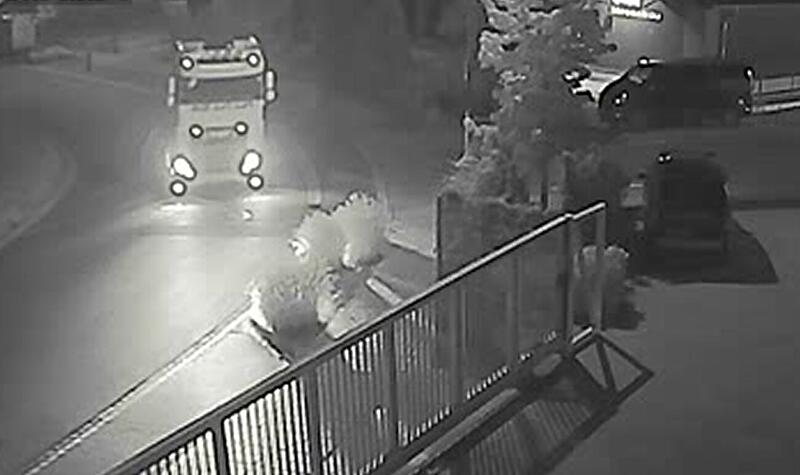 Die Aufnahme einer &Uuml;berwachungskamera im Gewerbegebiet Breitweidig in Forchheim-S&uuml;d zeigt den gestohlenen Lkw.