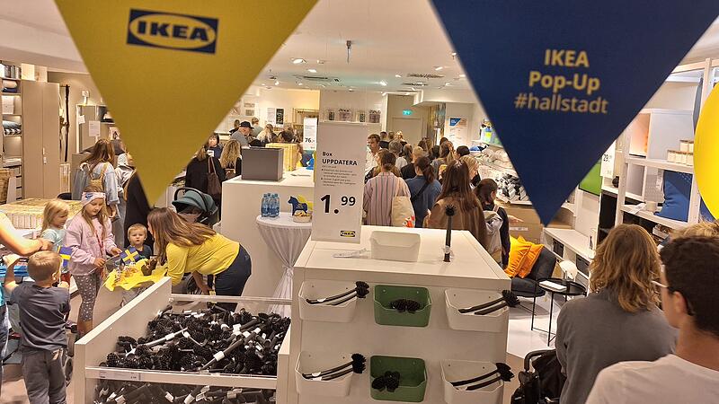 Kurz nach der Er&ouml;ffnung des Ikea-Pop-up-Stores in Hallstadt st&uuml;rmten die ersten Kundinnen und Kunden in den Laden.