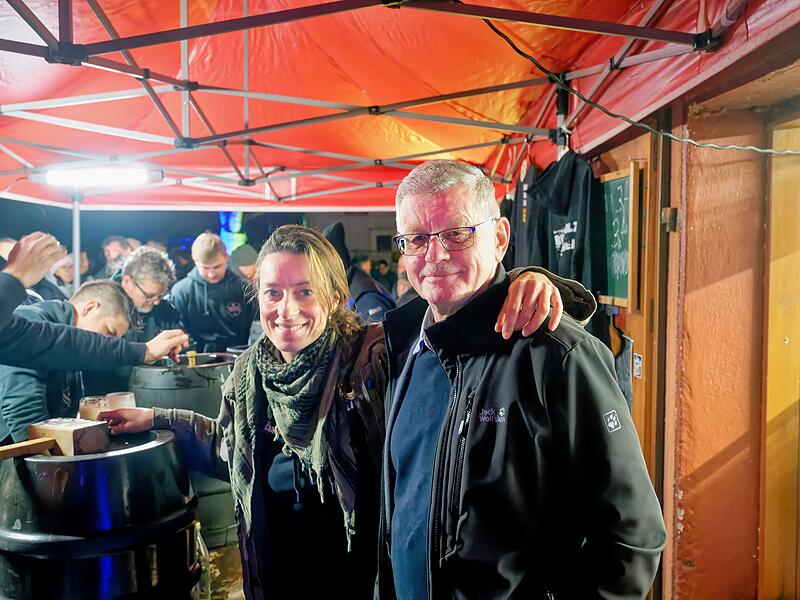 Stephanie Nelke, Brandholzbrauerei und Bürgermeister Wolfgang Möhrlein: Wegen Bauarbeiten ist jetzt erstmal Brau-Pause für ein Jahr.Erster Anstich: Bockbier in der Kult-Gaststätte Tambosi Bamberg Stephanie Nelke, Brandholzbrauerei und Bürgermeister Wolfgang Möhrlein: Wegen Bauarbeiten ist jetzt erstmal Brau-Pause für ein Jahr.