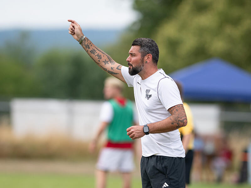 Michael Finster steht mit seinem TSV Knetzgau in Trappstadt unter Druck.