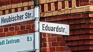 Die Eduardstraße in Neustadt ist nach Herzog Carl Eduard von Sachsen-Coburg und Gotha benannt.