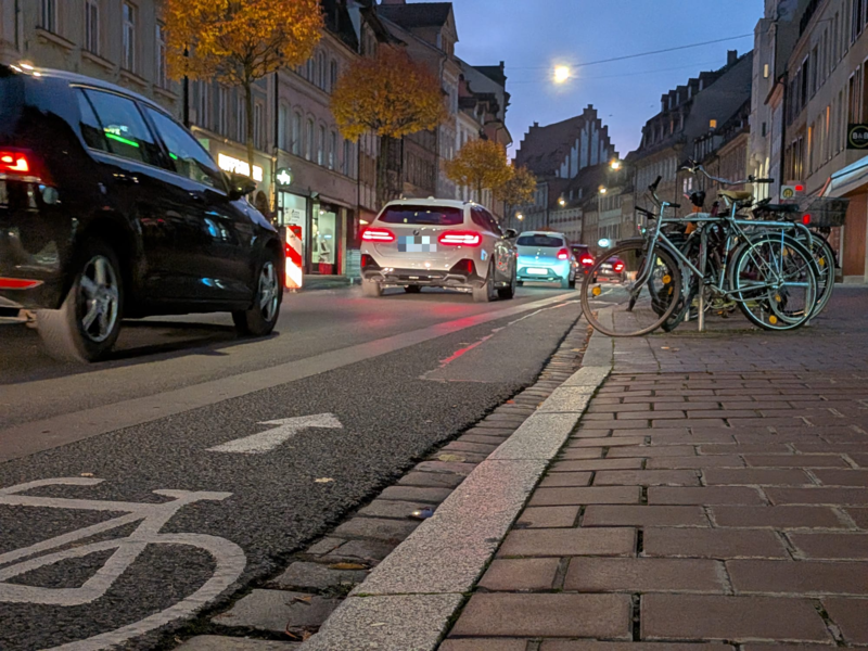 Autokolonne Lange Stra&szlig;e Bamberg