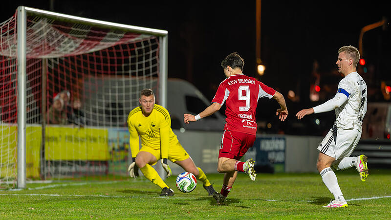 Der Coburger Keeper Luis Krempel hielt seinen Kasten trotz einiger brenzligen Situationen, wie hier gegen Tanyel Deliboyraz, sauber.