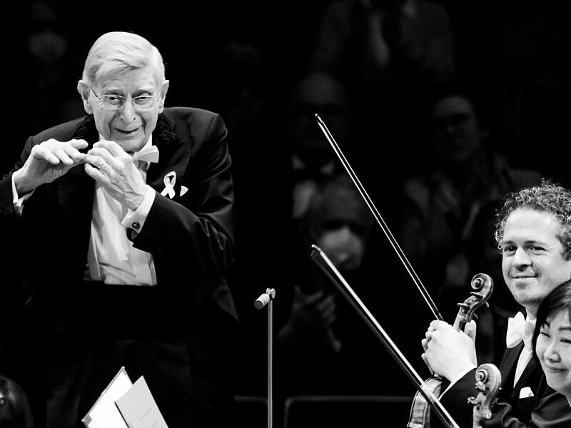 Vor 40 Jahren dirigierte Herbert Blomstedt das erste Mal bei den Bamberger Symphonikern. Vor 40 Jahren dirigierte Herbert Blomstedt das erste Mal bei den Bamberger Symphonikern.