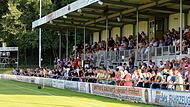 1054 Zuschauer kamen im Juli 2018 zum Bezirksliga-Derby zwischen dem VfL Frohnlach und dem Nachbarverein SC Sylvia Ebersdorf. Gut möglich, dass die Ebersdorfer eines Tages wieder im Willi-Schillig-Stadion auf Punktejagd gehen. Dann aber als Gastgeber...
